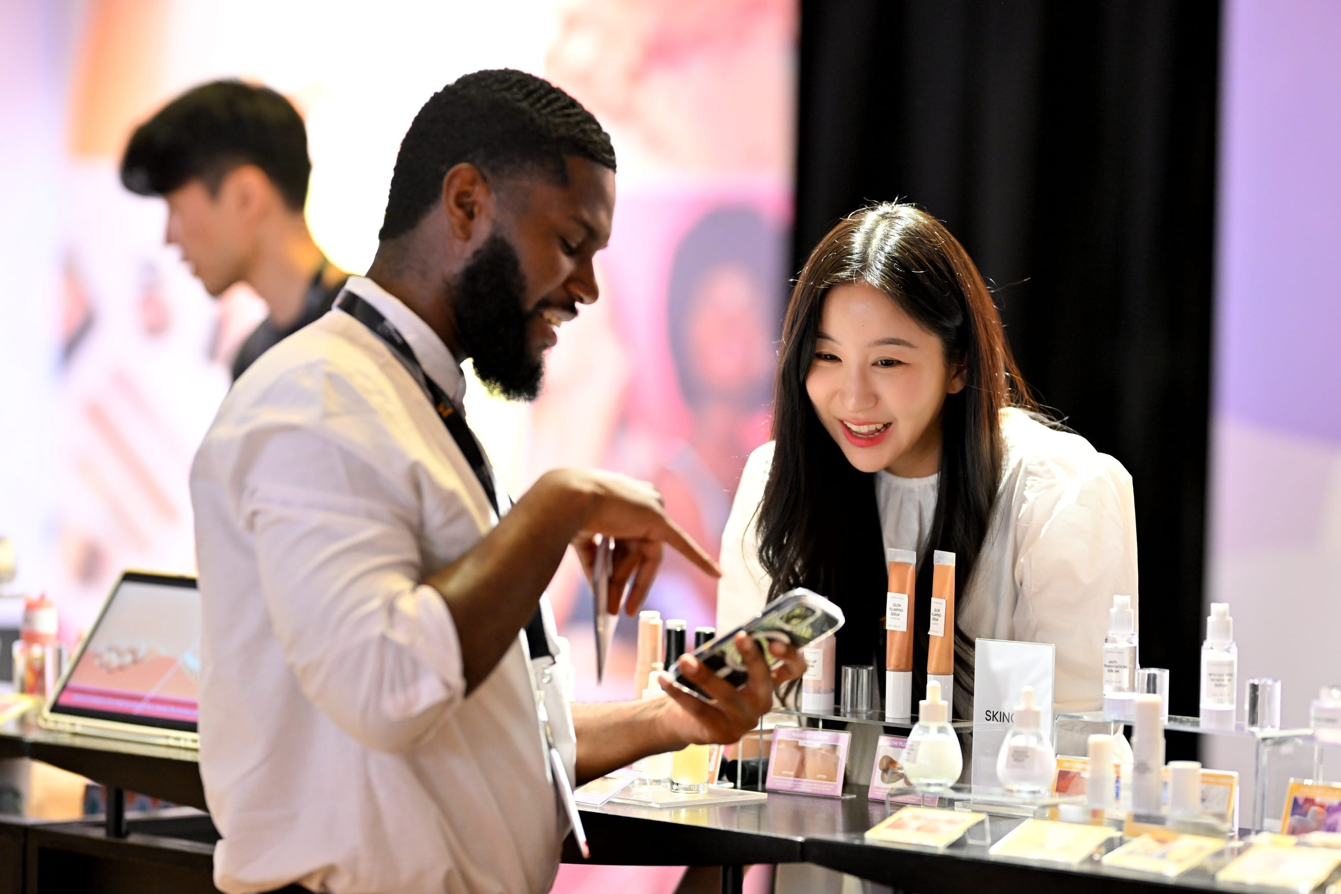 Which trends were revealed through the latest MakeUp in Paris